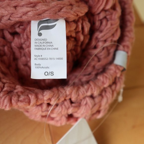 Fabletics Chunky Knit Beanie - Picture 6 of 6